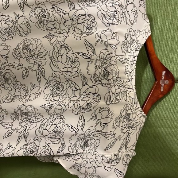 41 hawthorn button down back white rose print blouse, - Picture 3 of 5